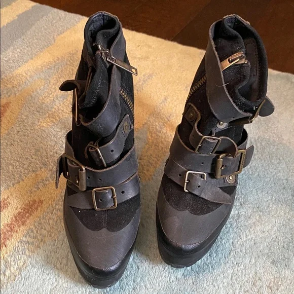 Burberry Aviator Buckle Black Buckle Heels Size 37.5 - Picture 2 of 10
